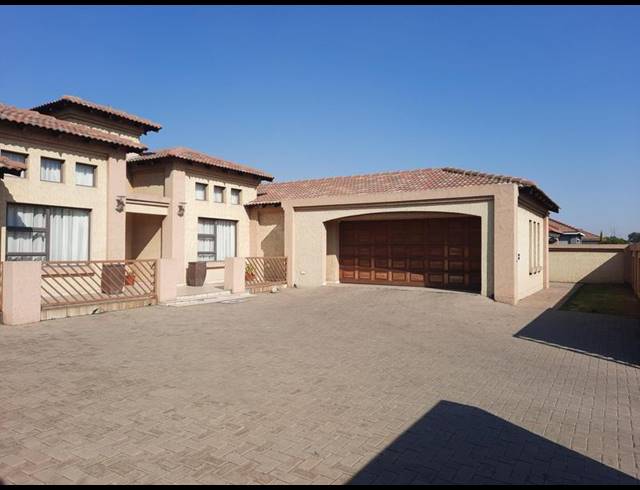 3 BEDROOM HOUSE FOR SALE IN VANDERBIJLPARK SE 8